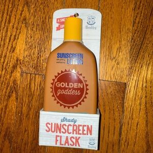 NWT Wembley Golden Goddess Shady Sunscreen Flask -